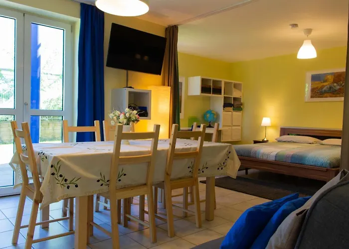 Wonderful Renovated Apartment With Great Location
